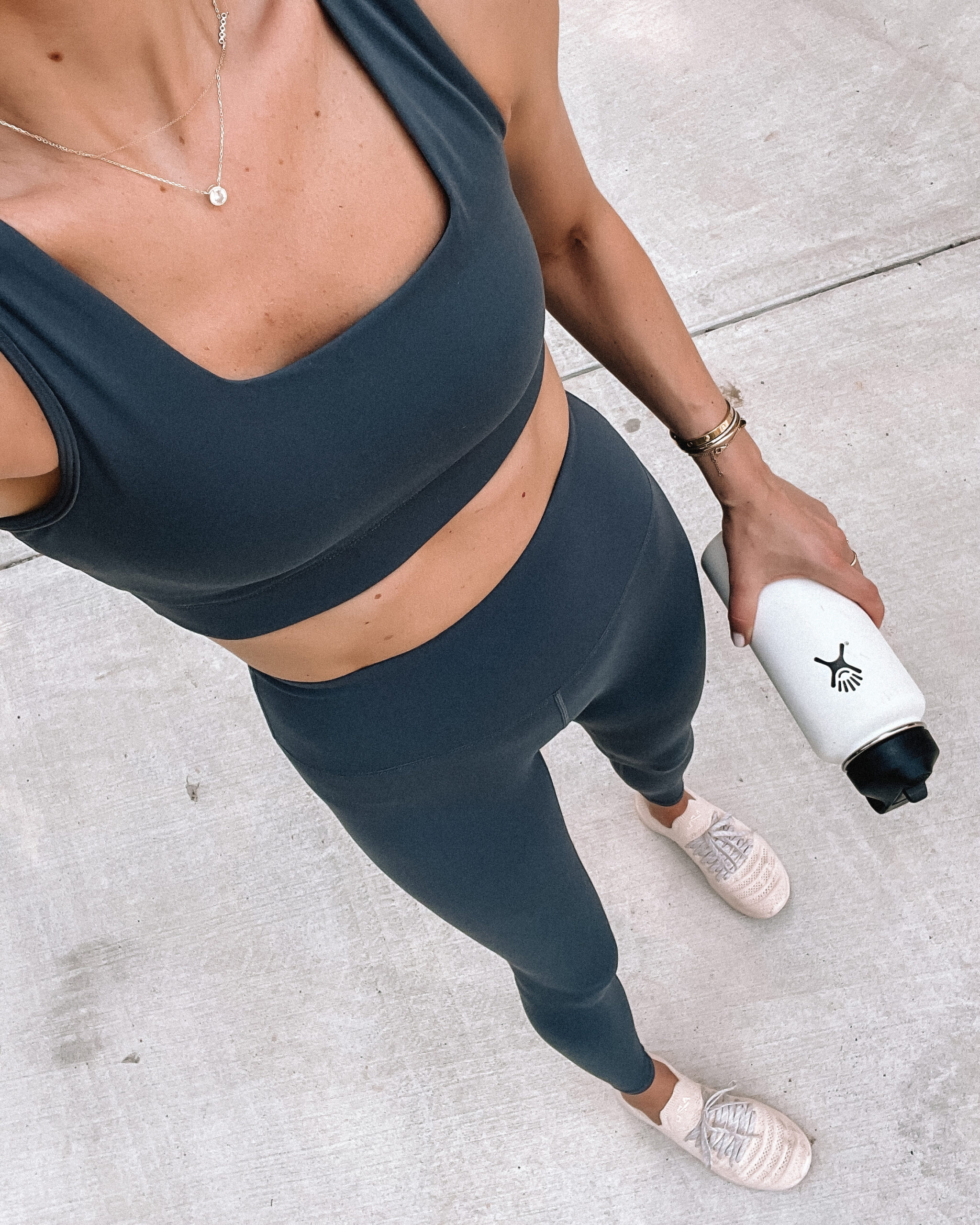 Fashion Jackson Wearing Varley Delta Sports Bra Navy Blue Varley Nita High Waist Legings Navy APL Blush Sneakers White Hydroflask Womens Workout Outfit