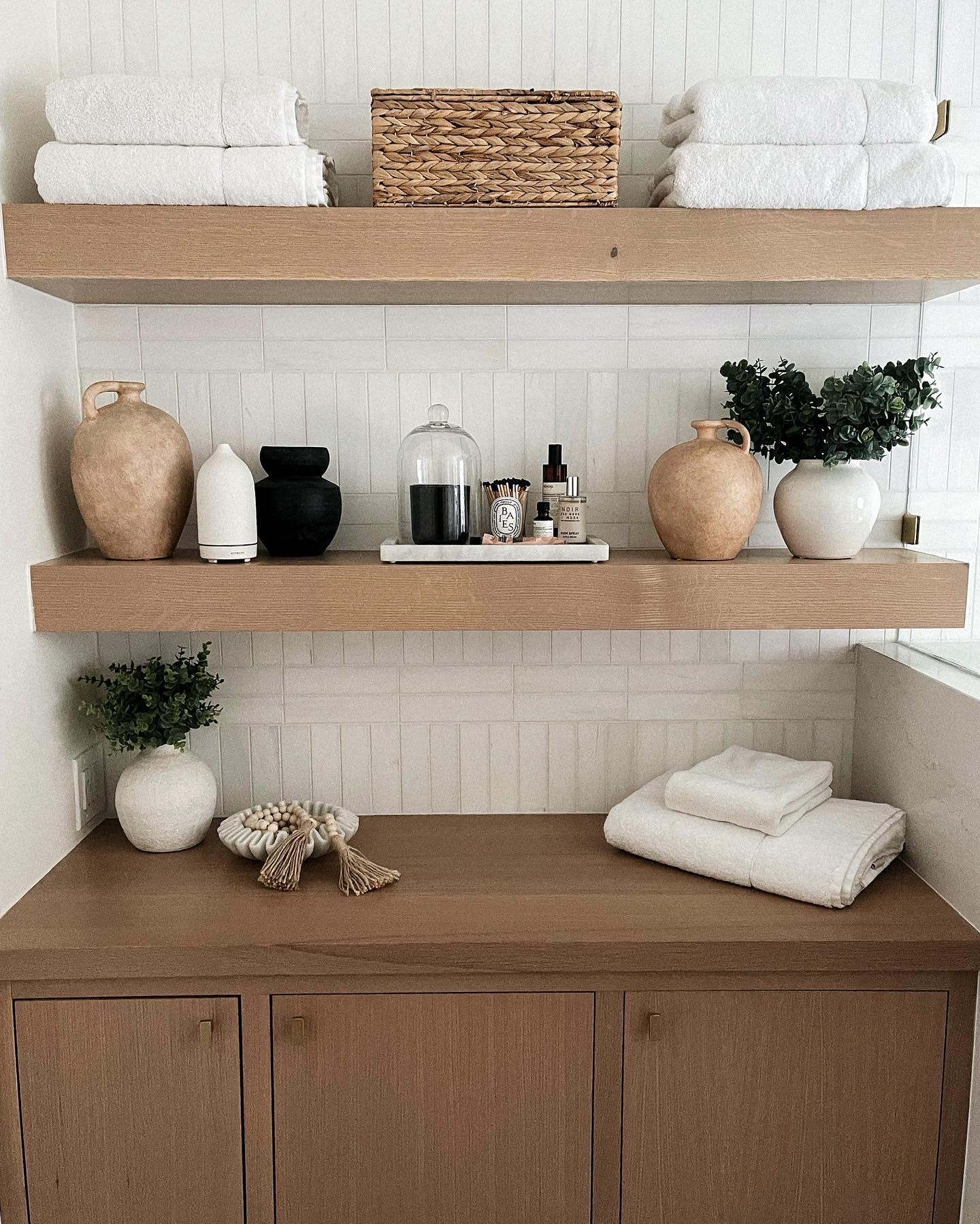 Fashion Jackson Transitional Bathroom White Oak Cabinets Shelves