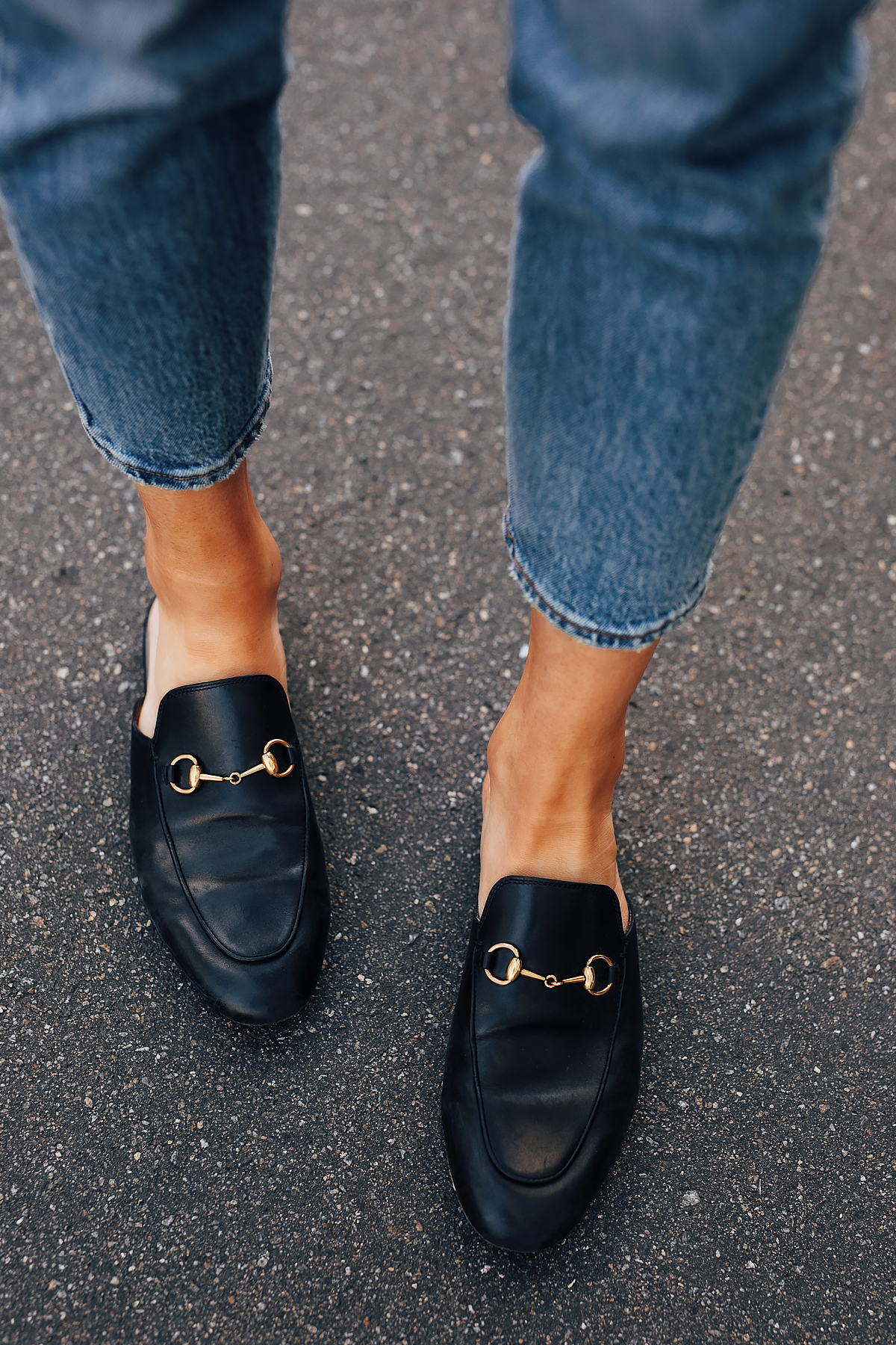 Woman Wearing Levis 501 Jeans Gucci Princetown Mules Black Fashion Jackson San Diego Fashion Blogger Street Style